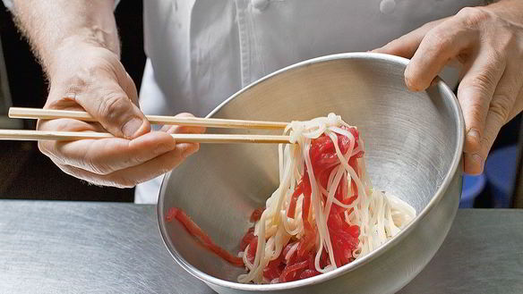 ШАГ 4. холодная лапша с тунцом