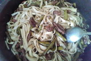 Китайская лапша с говядиной в соусе терияки