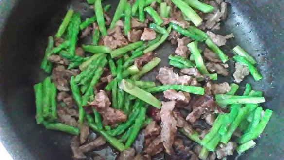 ШАГ 2. китайская лапша с говядиной в соусе терияки