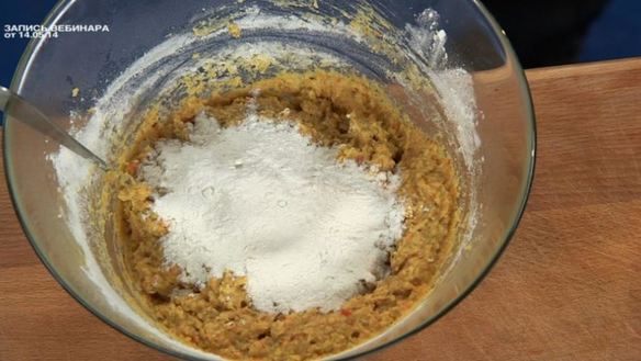 ШАГ 5. фалафель в лаваше с соусом барбекю и салатным миксом