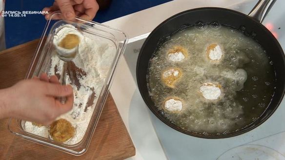 ШАГ 8. фалафель в лаваше с соусом барбекю и салатным миксом