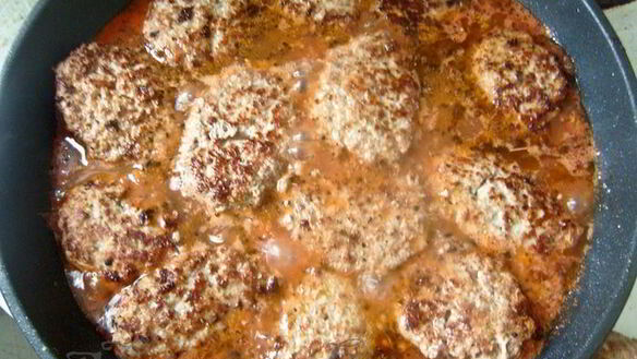 ШАГ 4. кабачково-мясные котлеты в томатном соусе