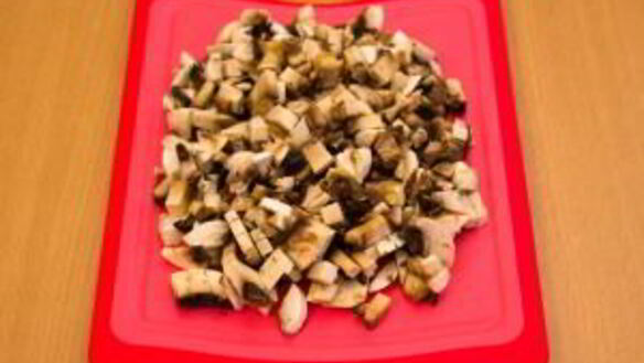 ШАГ 2. картофельно-грибные котлеты со сметанным соусом