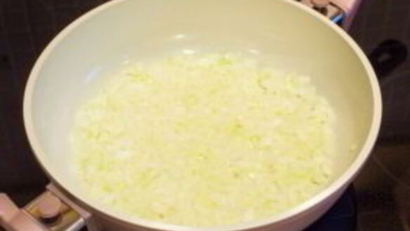 ШАГ 3. картофельно-грибные котлеты со сметанным соусом