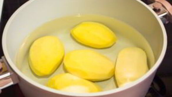 ШАГ 5. картофельно-грибные котлеты со сметанным соусом