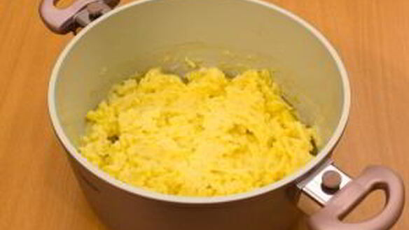 ШАГ 7. картофельно-грибные котлеты со сметанным соусом