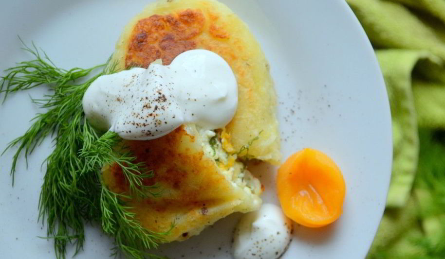 Рецепт картофельные котлеты с адыгейским сыром и курагой