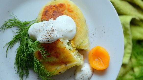 ШАГ 5. картофельные котлеты с адыгейским сыром и курагой