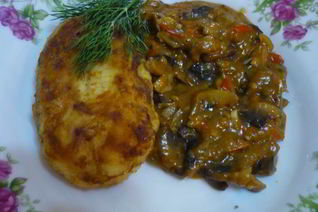 Картофельные котлеты с грибным гуляшом