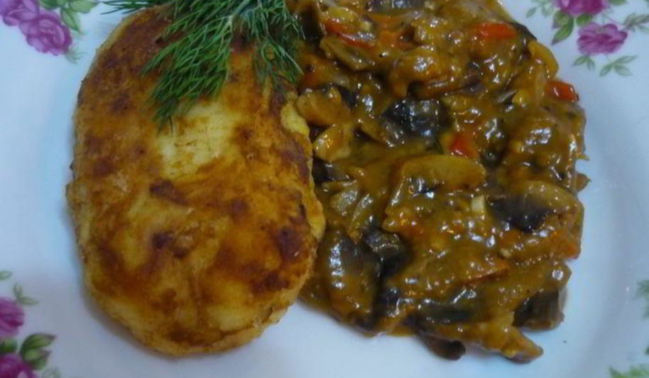 Рецепт картофельные котлеты с грибным гуляшом