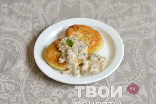 Картофельные котлеты с грибным соусом