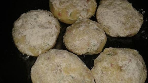 ШАГ 4. картофельные котлеты с колбасным фаршем