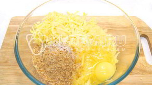 ШАГ 4. котлетки из кабачков с сыром
