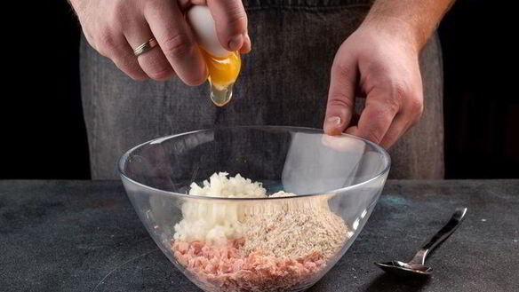 ШАГ 4. котлетки из тунца