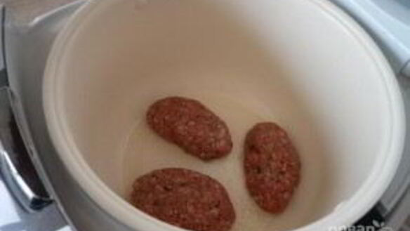 ШАГ 6. котлетки с сюрпризом