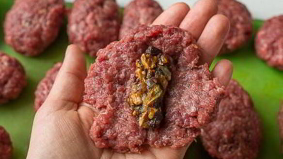 ШАГ 11. котлеты из говядины с черносливом и орехами