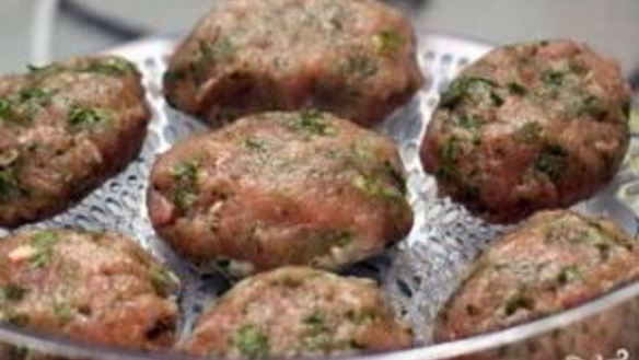 ШАГ 2. котлеты из индейки в пароварке