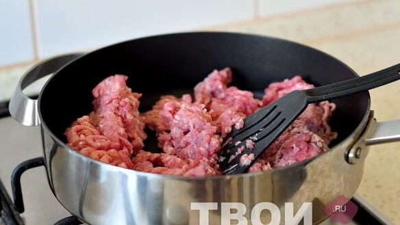 ШАГ 2. котлеты из картофеля и свинины с соусом из маринованных огурцов