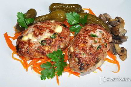 Котлеты мясные с грибами и сыром