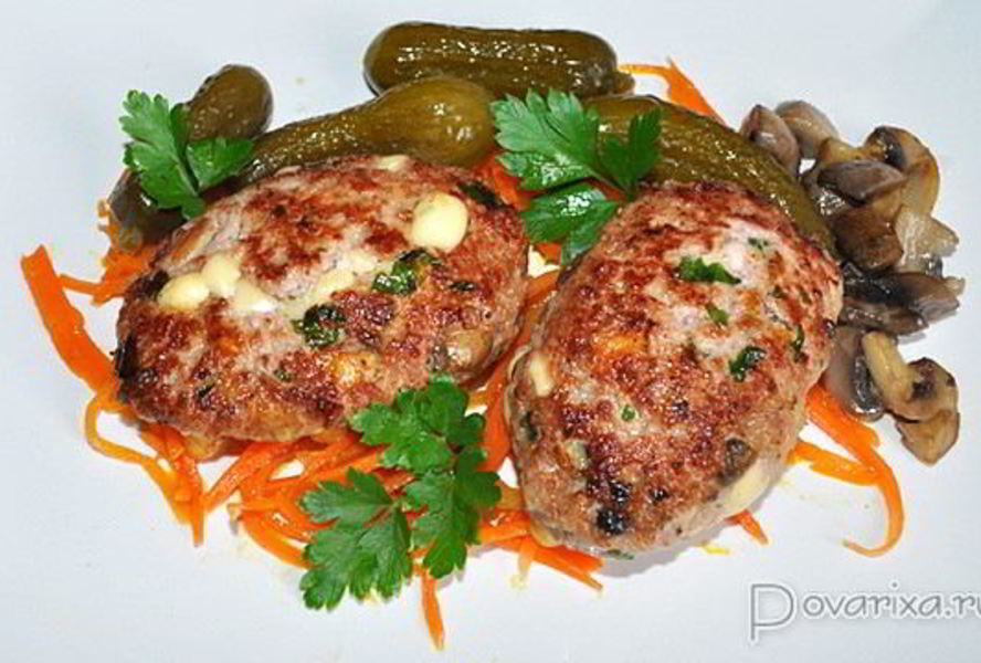 Котлеты мясные с грибами и сыром