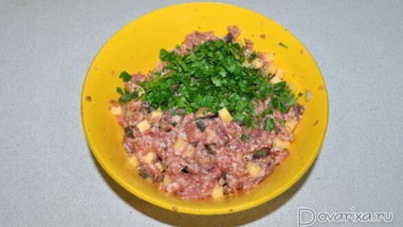 ШАГ 3. котлеты мясные с грибами и сыром