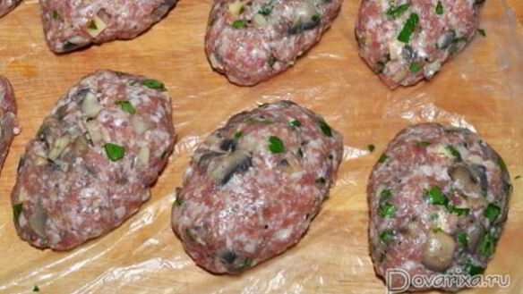 ШАГ 4. котлеты мясные с грибами и сыром