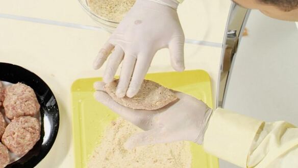 ШАГ 4. котлеты с картофельным пюре