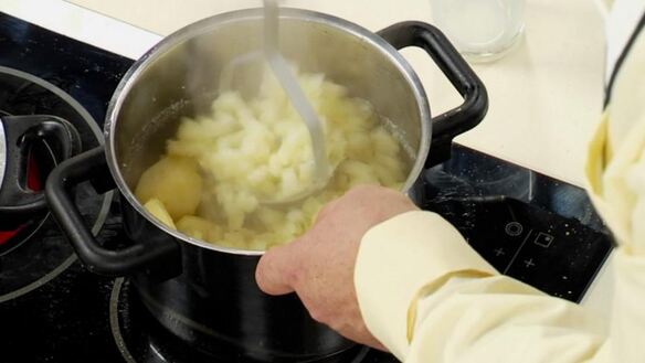 ШАГ 6. котлеты с картофельным пюре