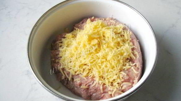 ШАГ 5. котлеты с сыром и отварным яйцом