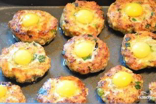 Котлеты в духовке с яйцом