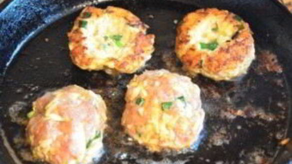 ШАГ 6. котлеты в духовке с яйцом