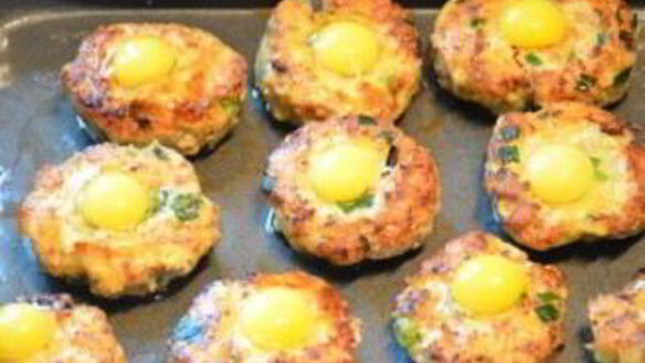 ШАГ 7. котлеты в духовке с яйцом