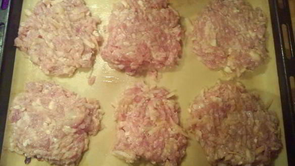 ШАГ 5. куриные котлеты чиз чиккен запеченные под сыром