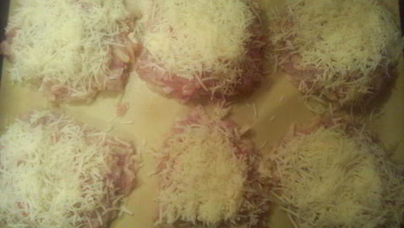 ШАГ 7. куриные котлеты чиз чиккен запеченные под сыром