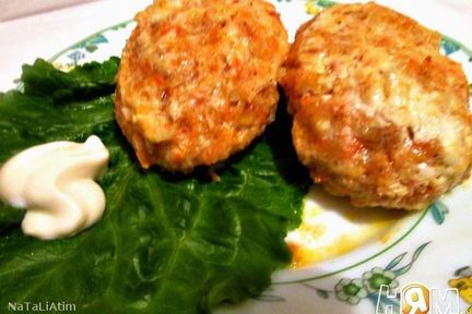 Куриные котлеты под чесночным соусом