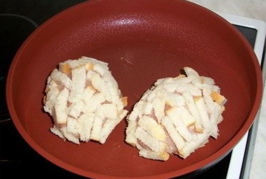 Куриные котлеты с сыром и изюмом