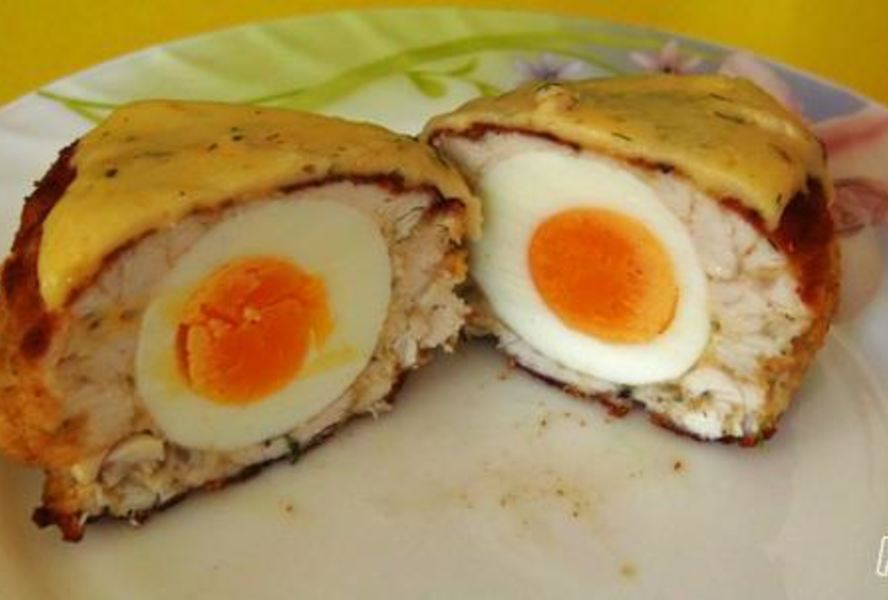 Куриные котлеты с яйцом под сыром
