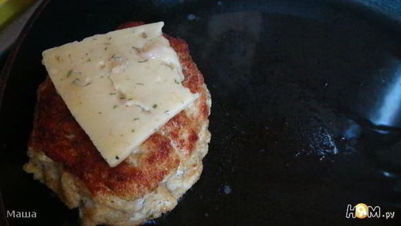 ШАГ 5. куриные котлеты с яйцом под сыром