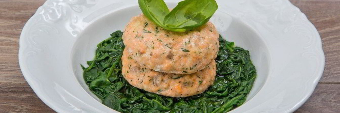 Паровые рыбные котлеты со шпинатом