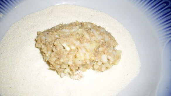 ШАГ 3. рыбные котлетки из консервов