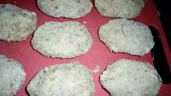 ШАГ 5. рыбные котлетки из консервов