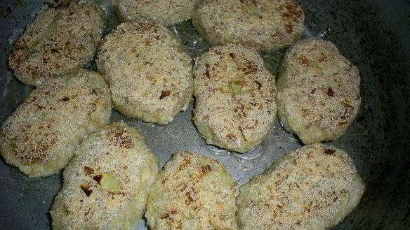 ШАГ 6. рыбные котлетки из консервов