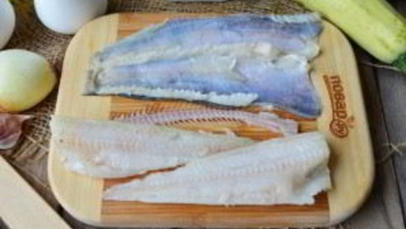 ШАГ 3. рыбные котлеты с творогом и кабачками