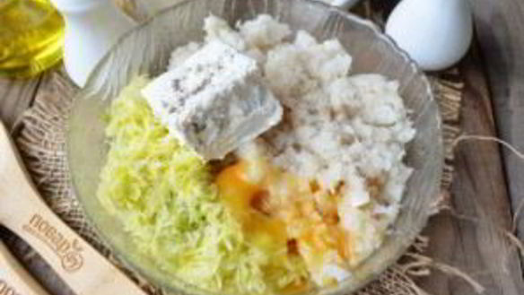 ШАГ 6. рыбные котлеты с творогом и кабачками