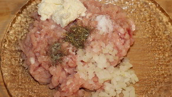 ШАГ 2. стожки из куриного фарша