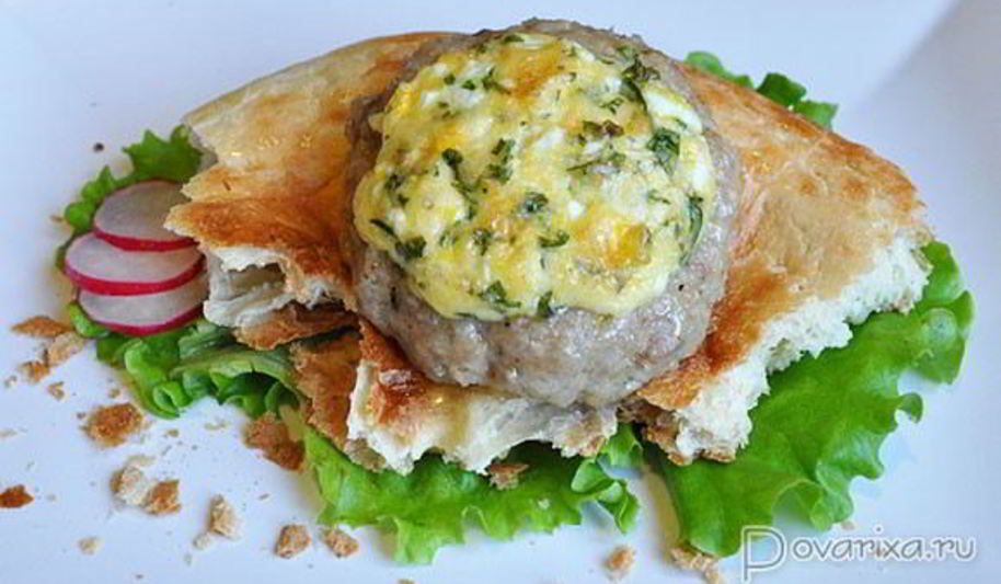 Рецепт запеченные котлеты с яйцом и сыром