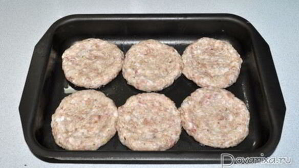 ШАГ 2. запеченные котлеты с яйцом и сыром