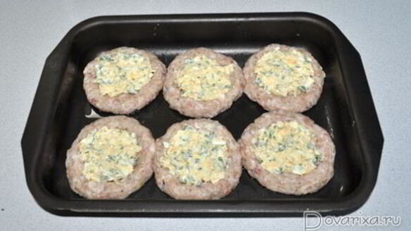 ШАГ 3. запеченные котлеты с яйцом и сыром