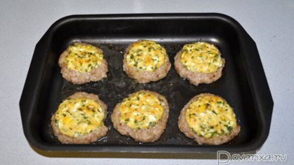 ШАГ 4. запеченные котлеты с яйцом и сыром