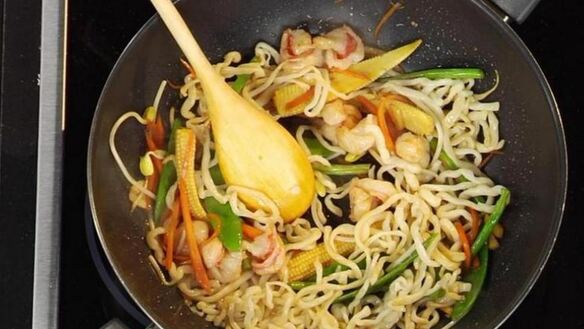 ШАГ 3. лапша пат тай с тигровыми креветками